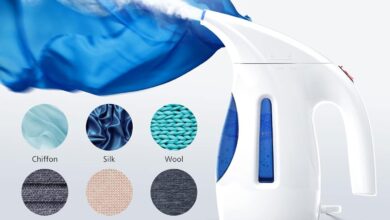 "HiLIFE Portable Clothes Steamer - 700W, 240ml, Blue, handheld design for wrinkle-free clothing."